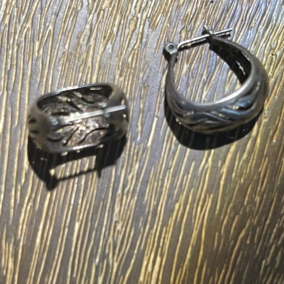 925 Sterling Silver Small Earrings - Picture 3 of 4